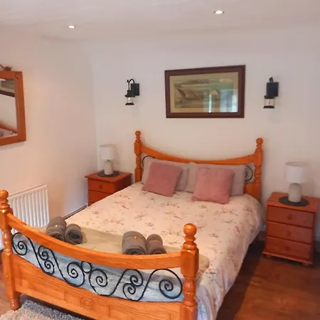 Eddie's Thatched Roadside Holiday home Carndonagh